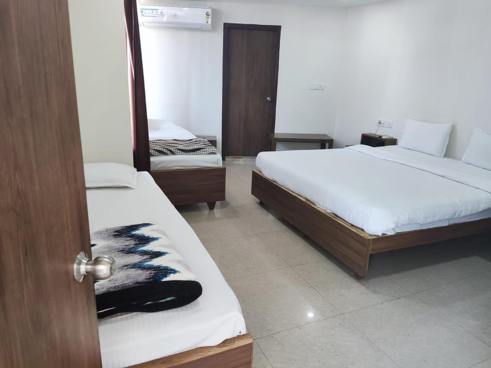 Swagatam Inn, 5 Minutes Walk From Guwahati Railway Station Exterior photo