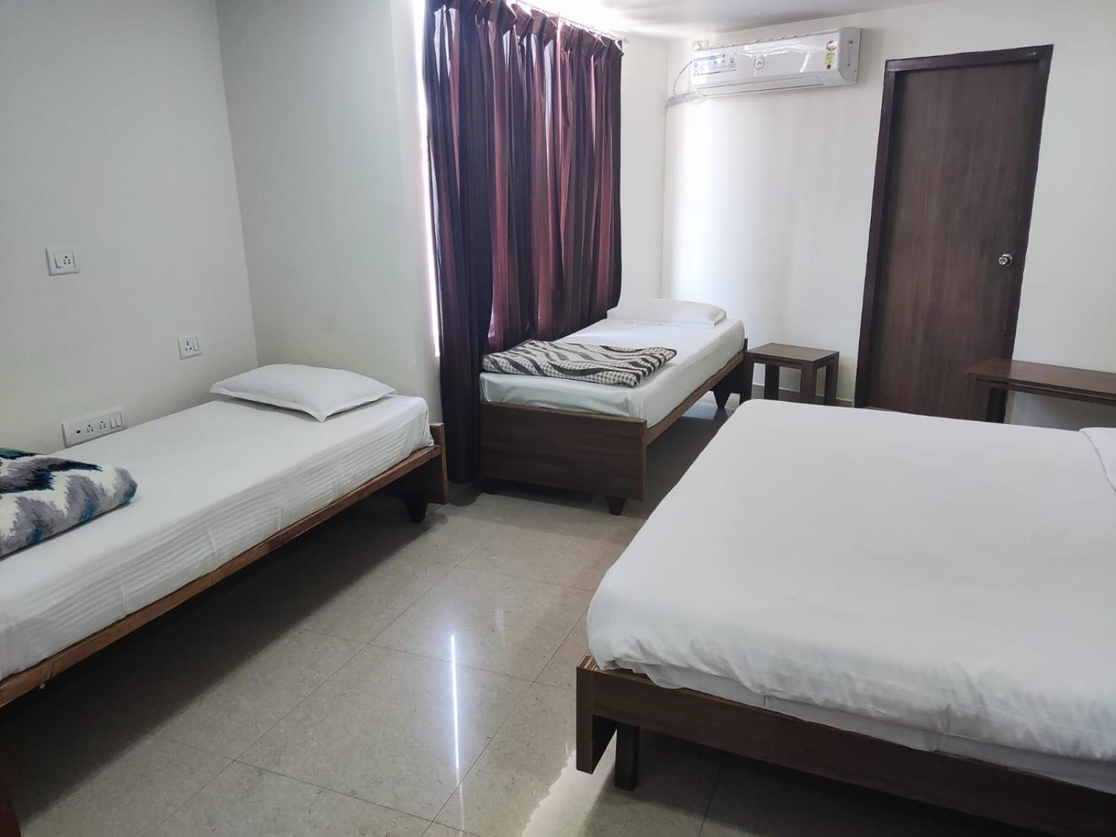 Swagatam Inn, 5 Minutes Walk From Guwahati Railway Station Exterior photo