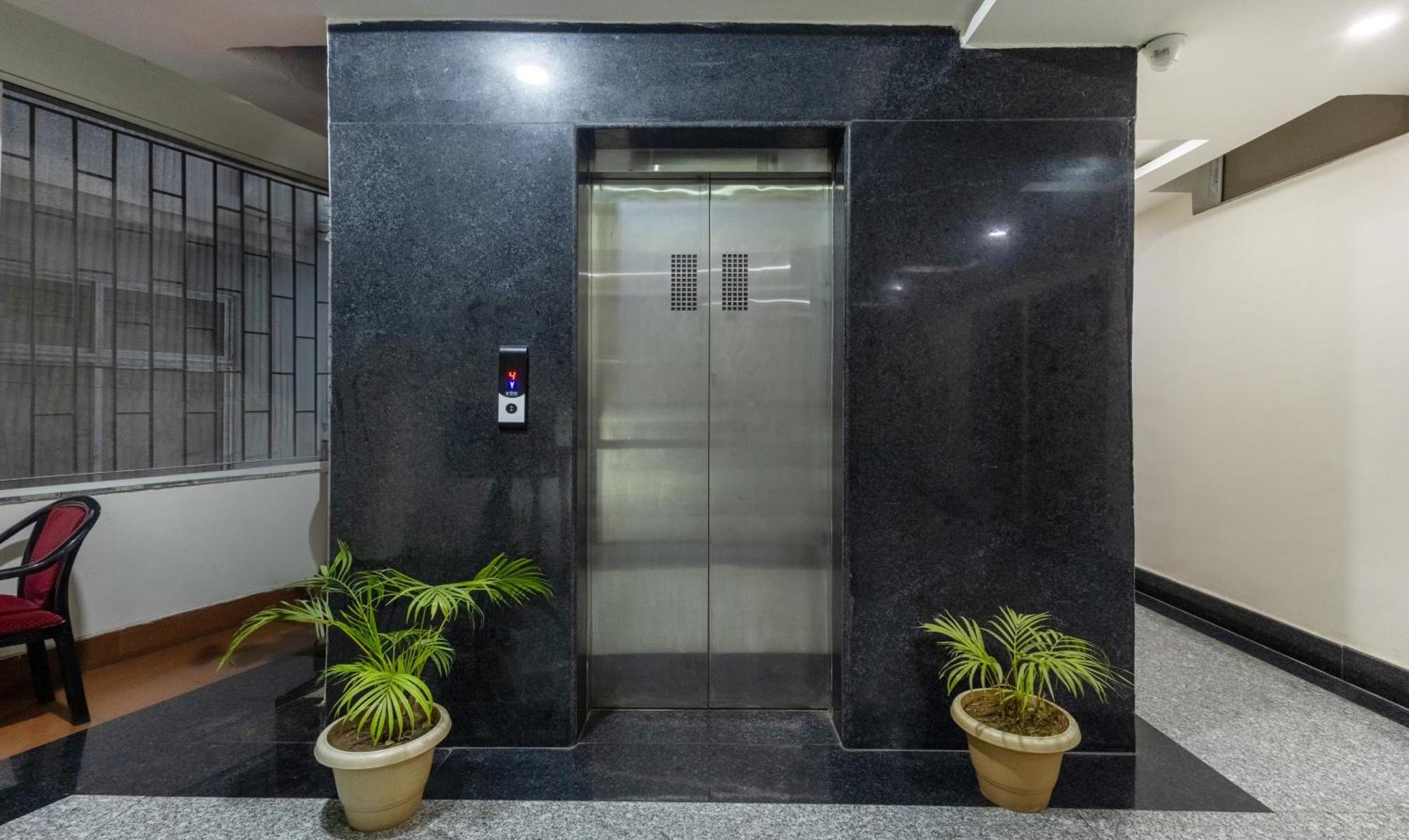 Swagatam Inn, 5 Minutes Walk From Guwahati Railway Station Exterior photo
