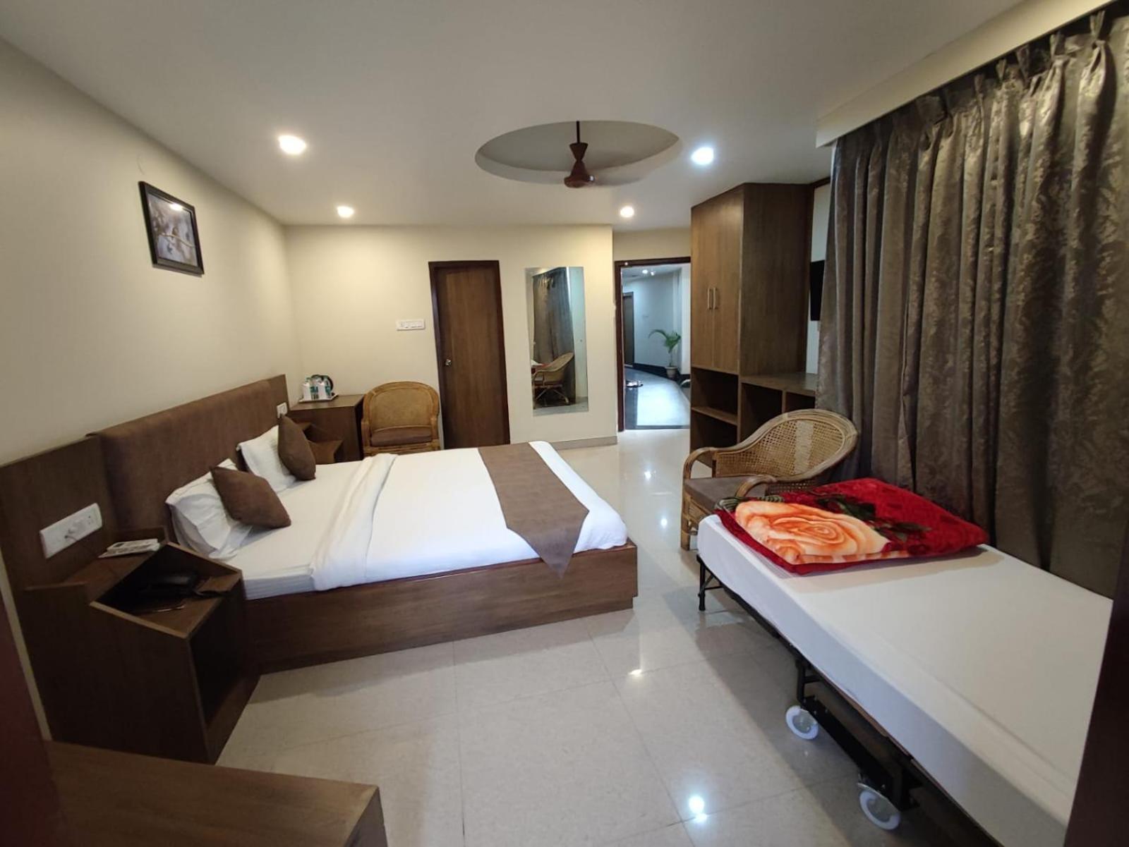 Swagatam Inn, 5 Minutes Walk From Guwahati Railway Station Exterior photo